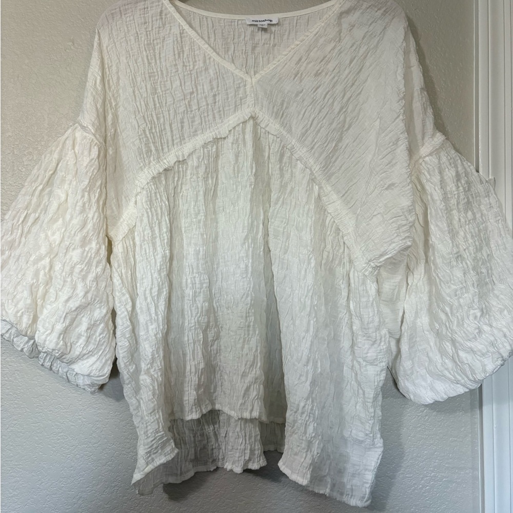 Mittoshop white size small Lagenlook v neck‎ top w/ balloon sleeves. Raw edges